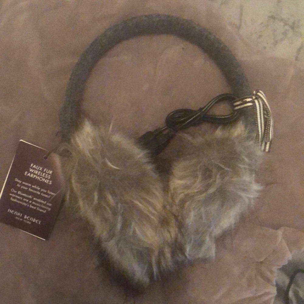 NWT Faux Fur Wireless Earphones